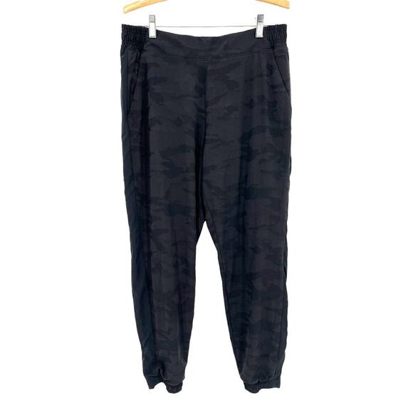 Athleta Brooklyn Textured Lined Jogger Black Monochromatic Camo Print Size 14 - Picture 3 of 8